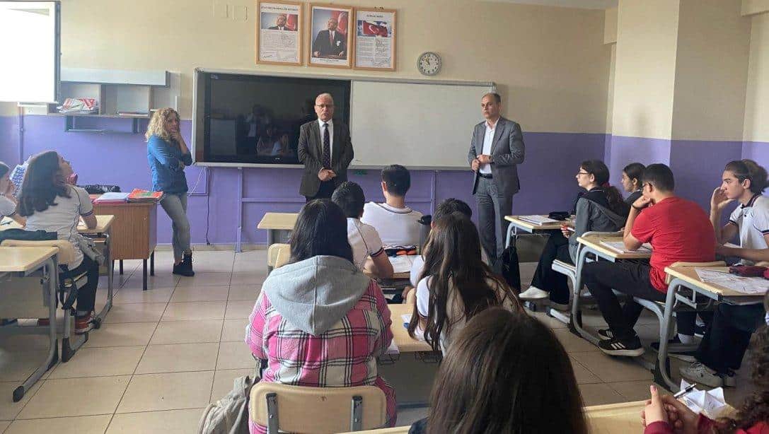 İlçe Milli Eğitim Müdürümüz Mehmet Şeref Eğinlioğlu Ortaokulu'nu Ziyaret Ederek LGS Sınavına Girecek Öğrencilerle Buluştu.