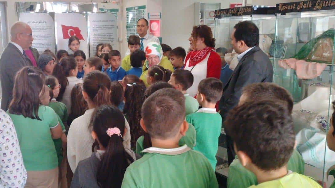 Çocuklar 'Minik Eller, Büyük Hayaller' Projesiyle Karesi Halk Eğitimi Merkezini  Şenlendirdi.