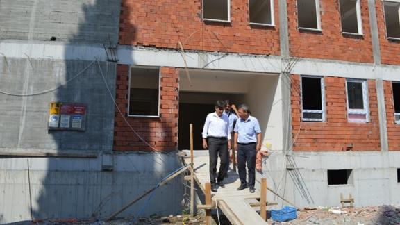 İlçe Müdürü KONAKBAY inşaatı devam eden Kayabey Ortaokulu İnşaatında incelemelerde bulundu.