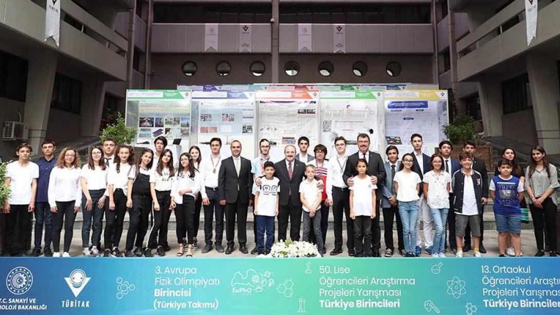 Şehit Prof. Dr. İlhan Varank Bilim ve Sanat Merkezi Öğrencileri Sanayi ve Teknoloji Bakanı Mustafa Varank'ın daveti üzerine Ankara'daydı