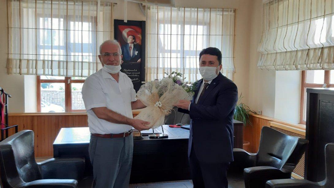 Altıeylül Belediye Başkanı Sayın Hasan AVCI'nın İlçe Milli Eğitim Müdürümüz Sami GÜNNÜ'ye Nezaket Ziyareti