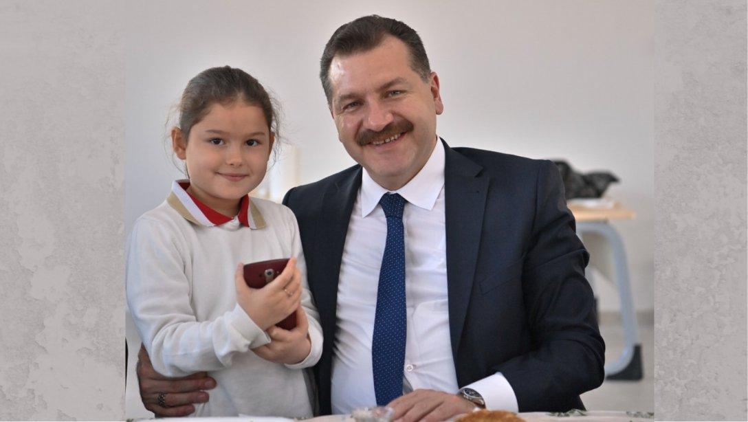 Balıkesir Büyükşehir Belediye Başkanı Sayın Yücel YILMAZ, Sakarya İlkokulunu Ziyaret Etti.