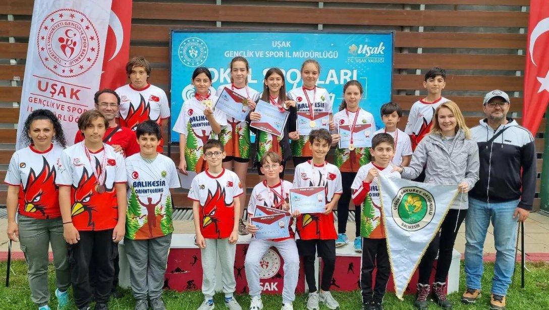 Çiğdem Batubey Ortaokulu Öğrencileri Uşak Okullar Arası Oryantring Grup Müsabakalarından  Başarıyla Döndü.