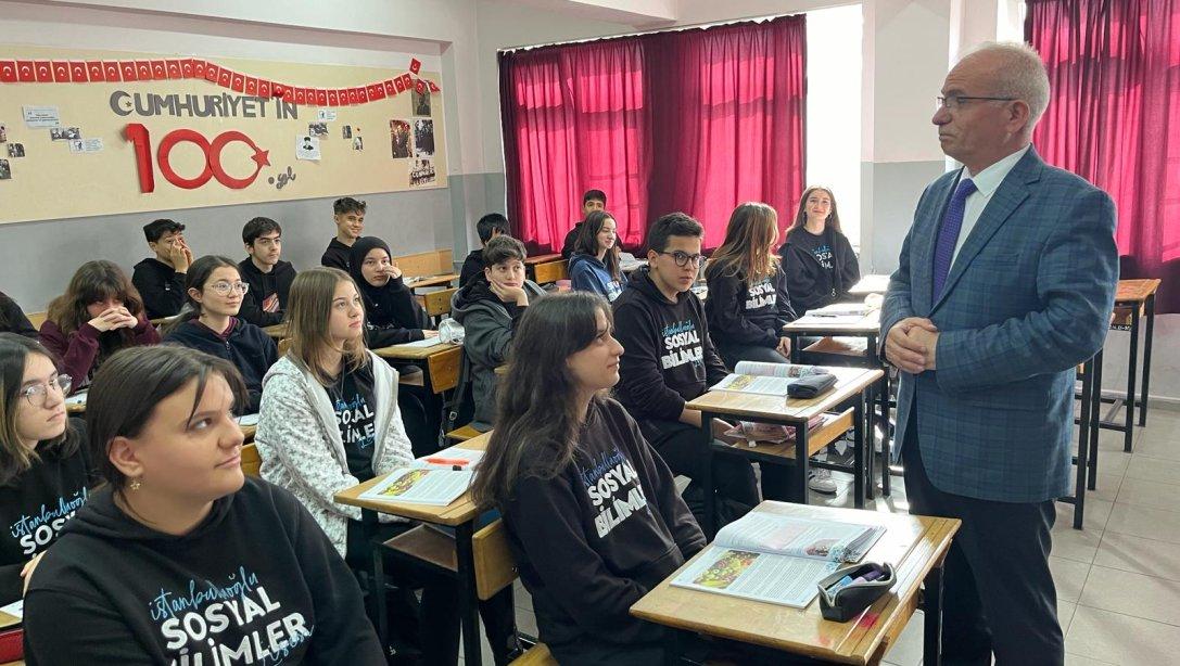 İlçe Milli Eğitim Müdürümüz, İstanbulluoğlu Sosyal Bilimler Lisesi'ni Ziyaret Etti.