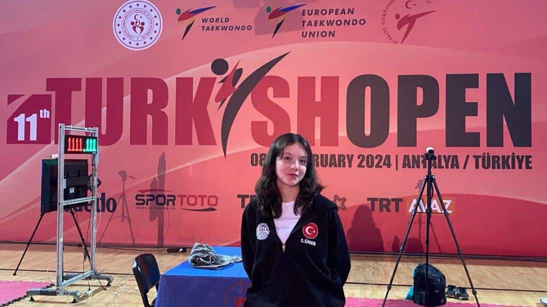 Muharrem Hasbi Anadolu Lisesi Öğrencisi Serra ÜNER 11. Uluslararası Taekwondo Şampiyonası'nda Avrupa 2.si Olarak Göğsümüzü Kabarttı.