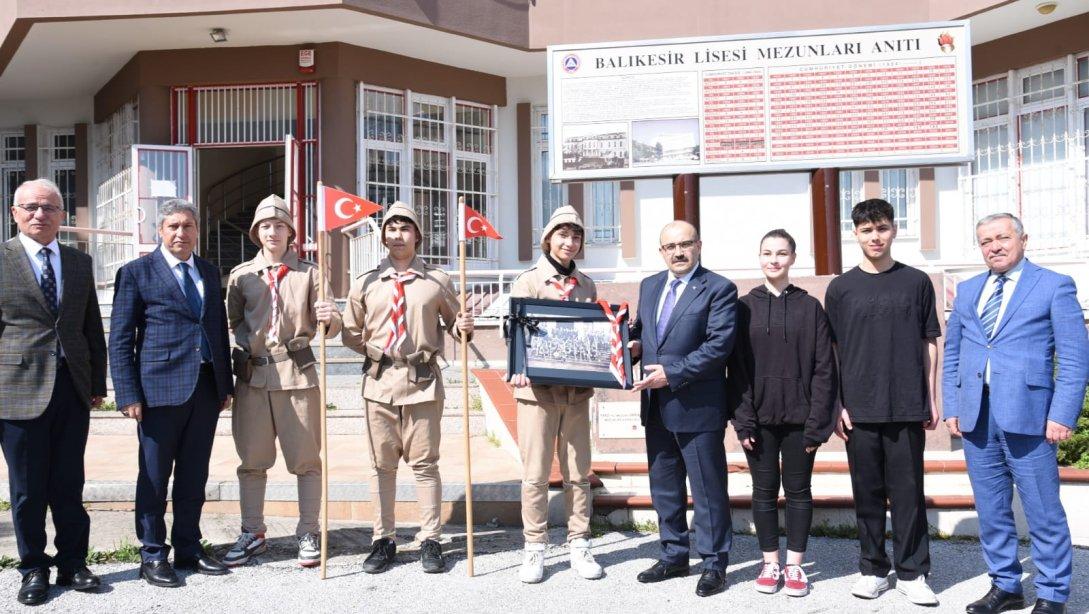 Valimiz Sayın İsmail USTAOĞLU Balıkesir Lisesi Öğrencilerini Ziyaret Etti.