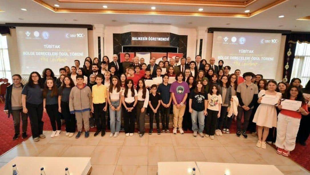 Valimiz Sayın İsmail Ustaoğlu TÜBİTAK Araştırma Projeleri Yarışmalarında Derece Alan Öğrencilerle Ödül Töreninde Bir Araya Geldi.