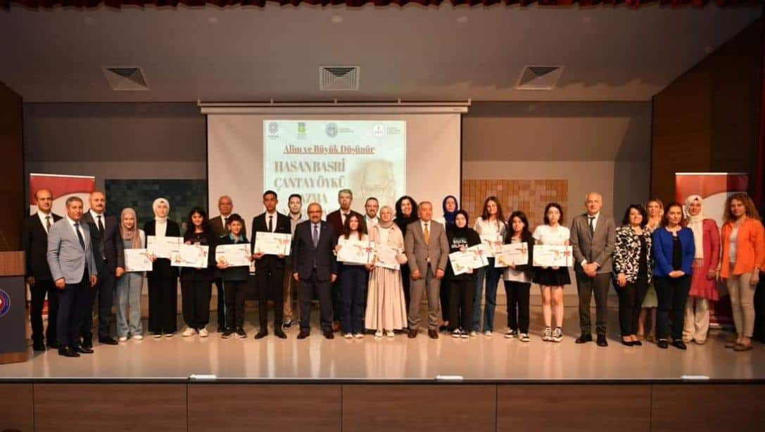 Hasan Basri Çantay Öykü Yazma Yarışması İle Ömer Seyfettin Kompozisyon ve Şiir Yazma Yarışması Ödül Töreni İl Protokolünün Katılımıyla Gerçekleşti.