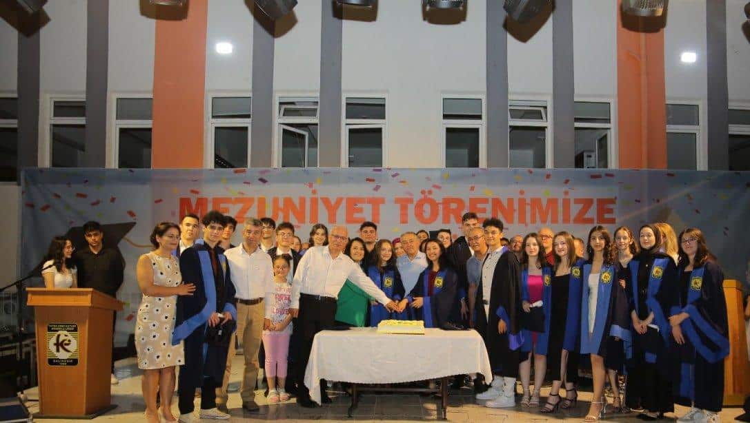 Fatma Emin Kutvar Anadolu Lisesinde 2023-2024 Eğitim- Öğretim Yılı 12. Sınıf Öğrencilerinin ´´Mezuniyet ve Kep Atma Töreni''