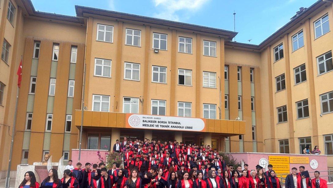 Balıkesir Borsa İstanbul Mesleki  ve Teknik Anadolu Lisesinde Mezuniyet Töreni