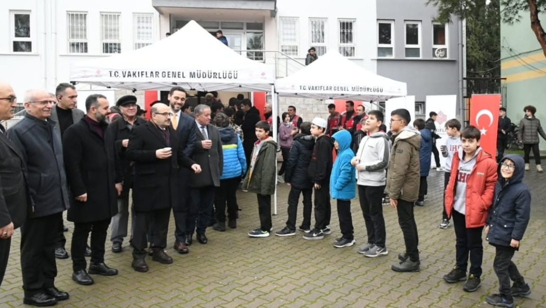 Balıkesir Vakıflar Bölge Müdürlüğünün Salep İkramları Devam Ediyor.